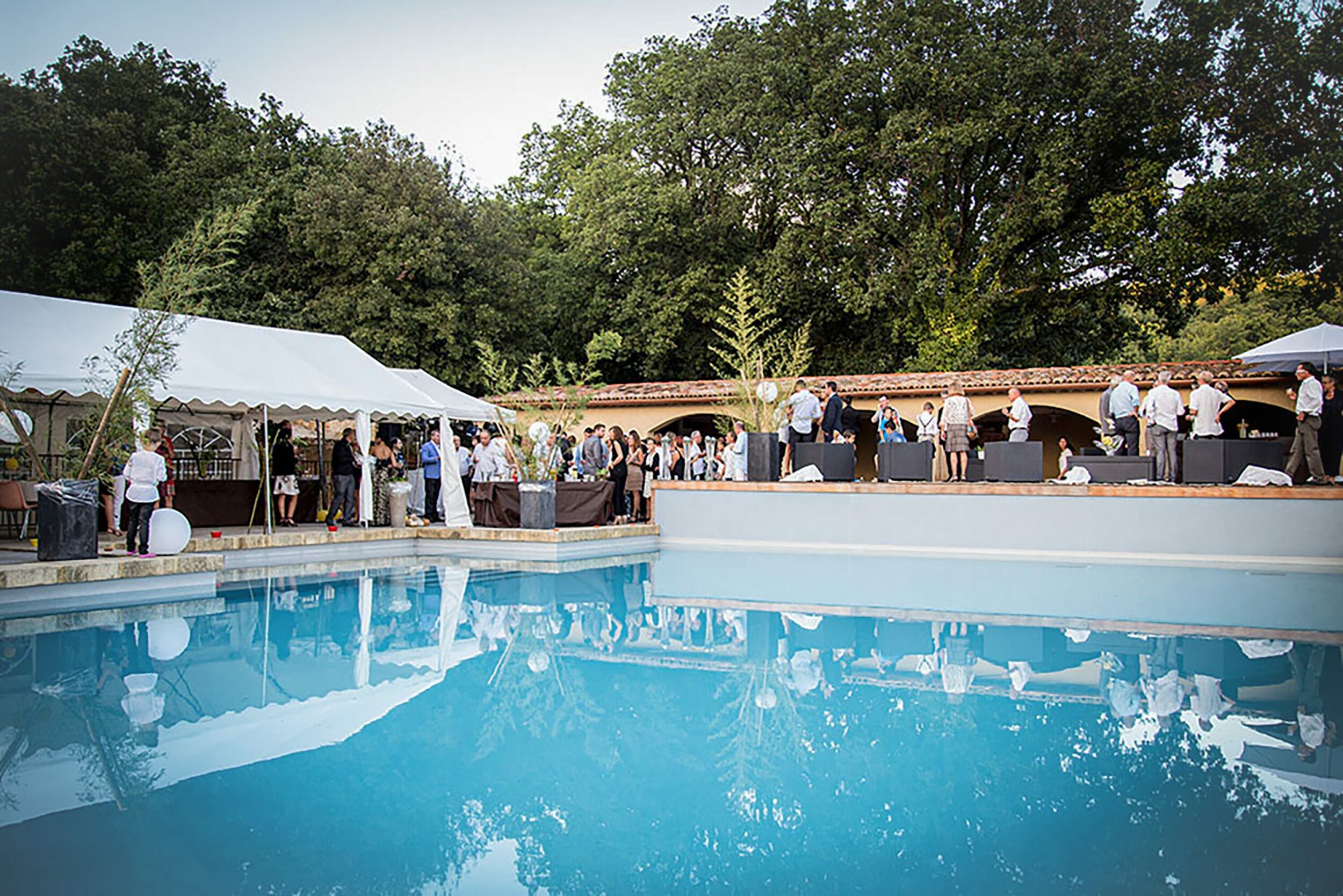 chapiteau a la piscine